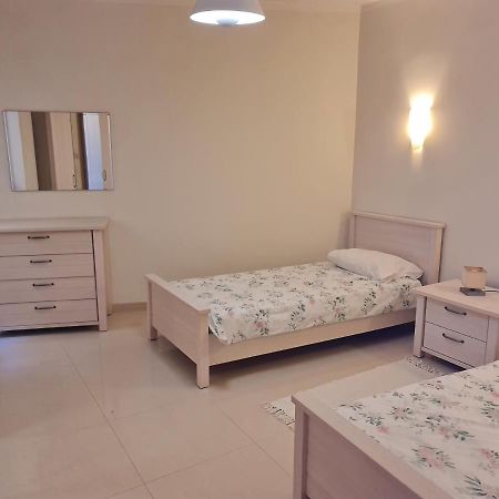 Ferienwohnung Seabreeze Waterfront Flat Zebbug  Exterior foto