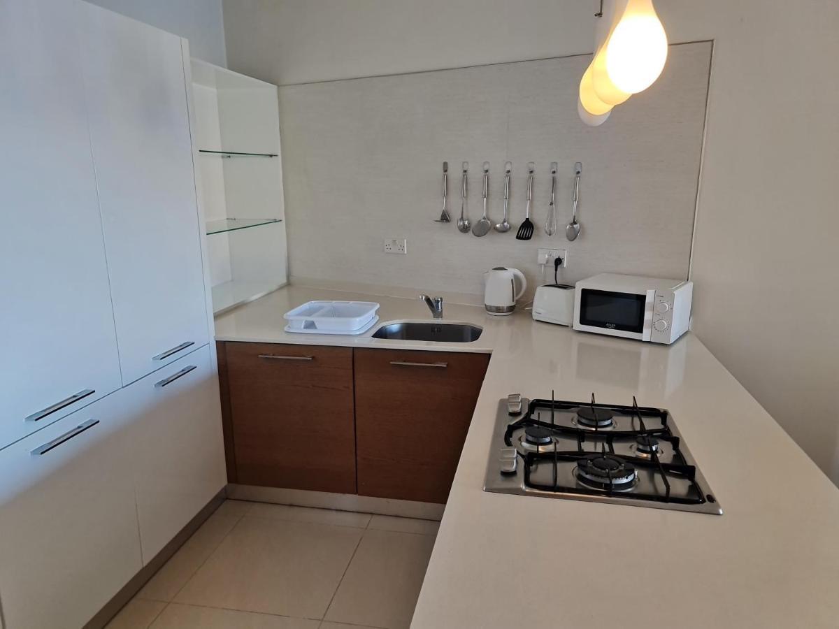 Ferienwohnung Seabreeze Waterfront Flat Zebbug  Exterior foto