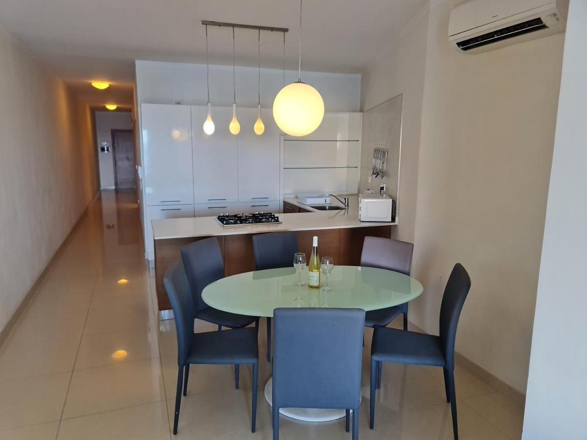 Ferienwohnung Seabreeze Waterfront Flat Zebbug  Exterior foto