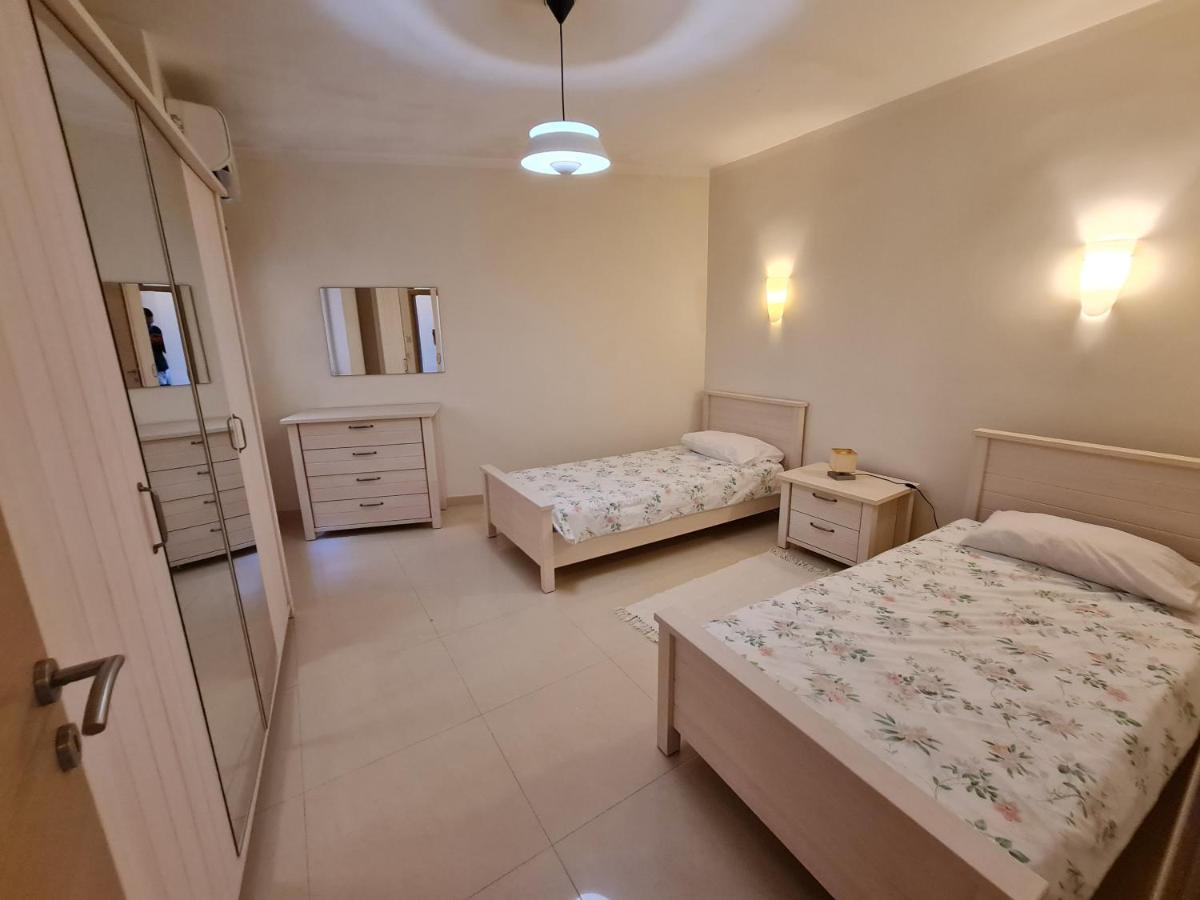 Ferienwohnung Seabreeze Waterfront Flat Zebbug  Exterior foto