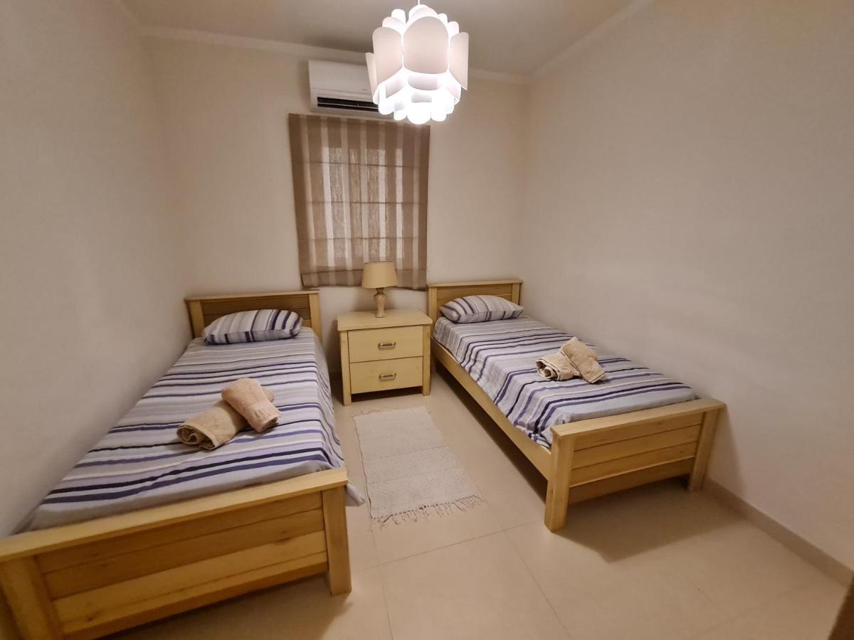 Ferienwohnung Seabreeze Waterfront Flat Zebbug  Exterior foto