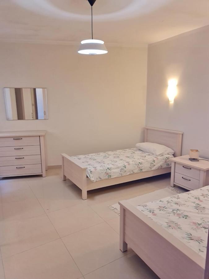 Ferienwohnung Seabreeze Waterfront Flat Zebbug  Exterior foto